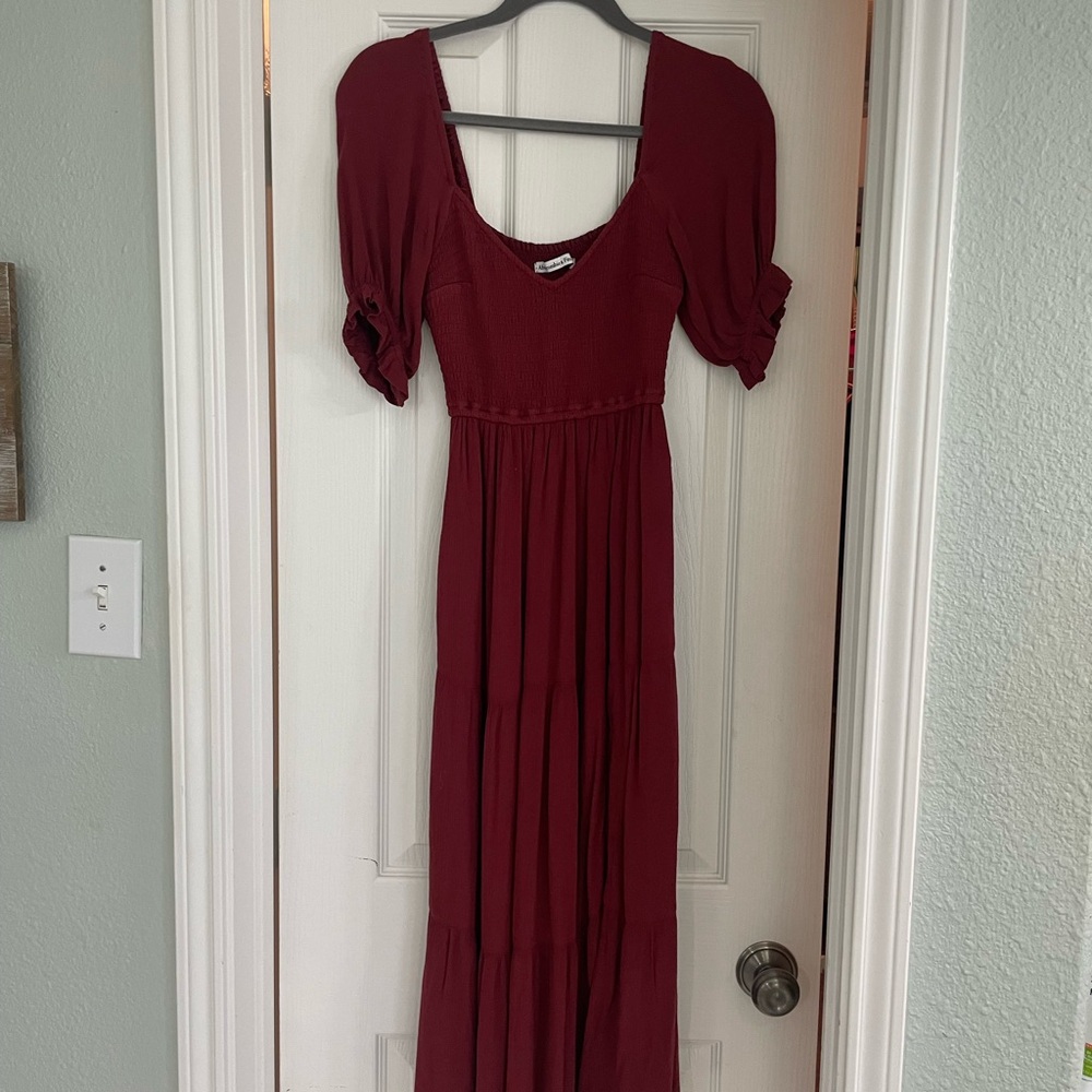 Elegant Burgundy Maxi Dress